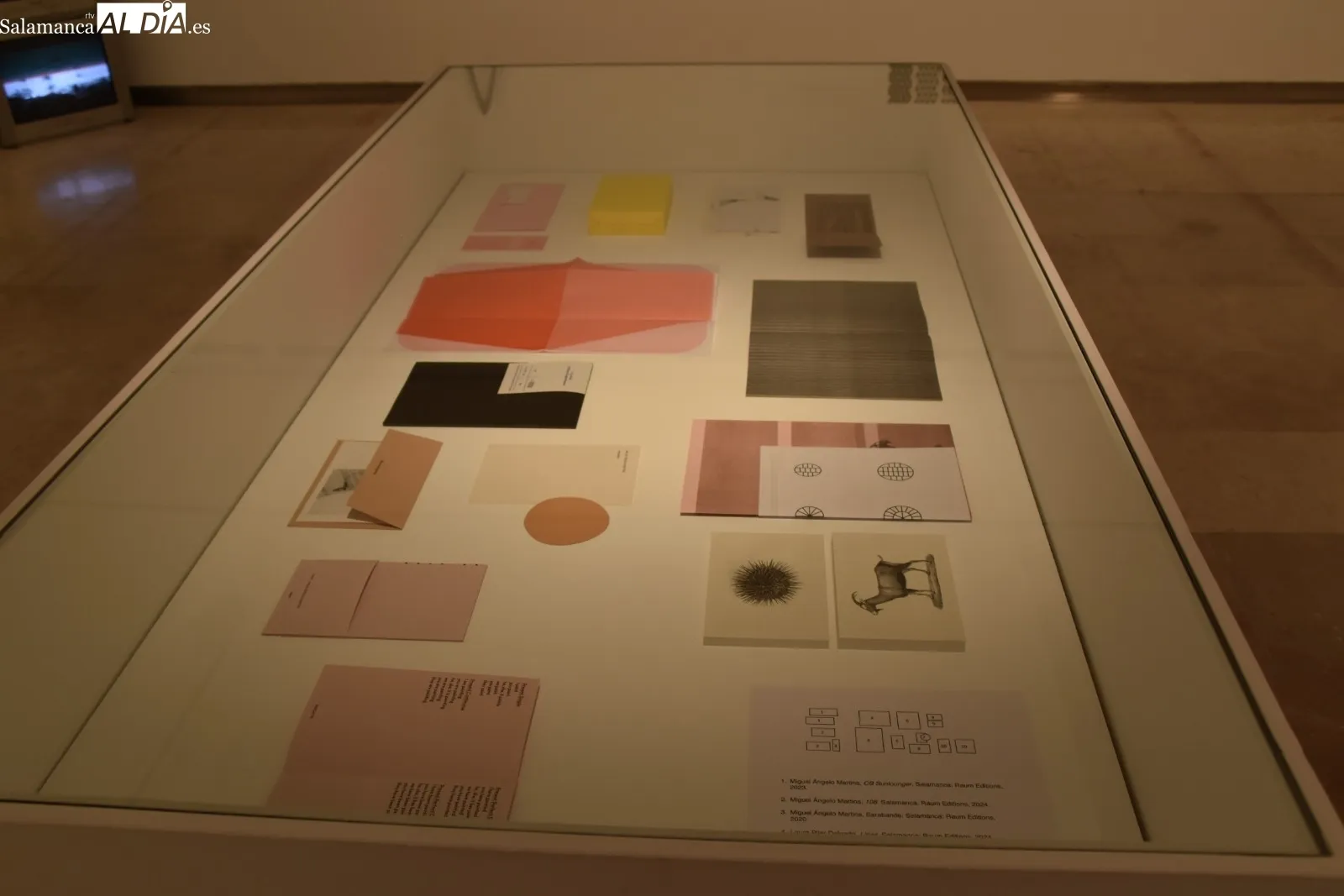  ‘Y libros también’, una exposición que une arte visual y edición independiente | FOTOS: Miguel González 