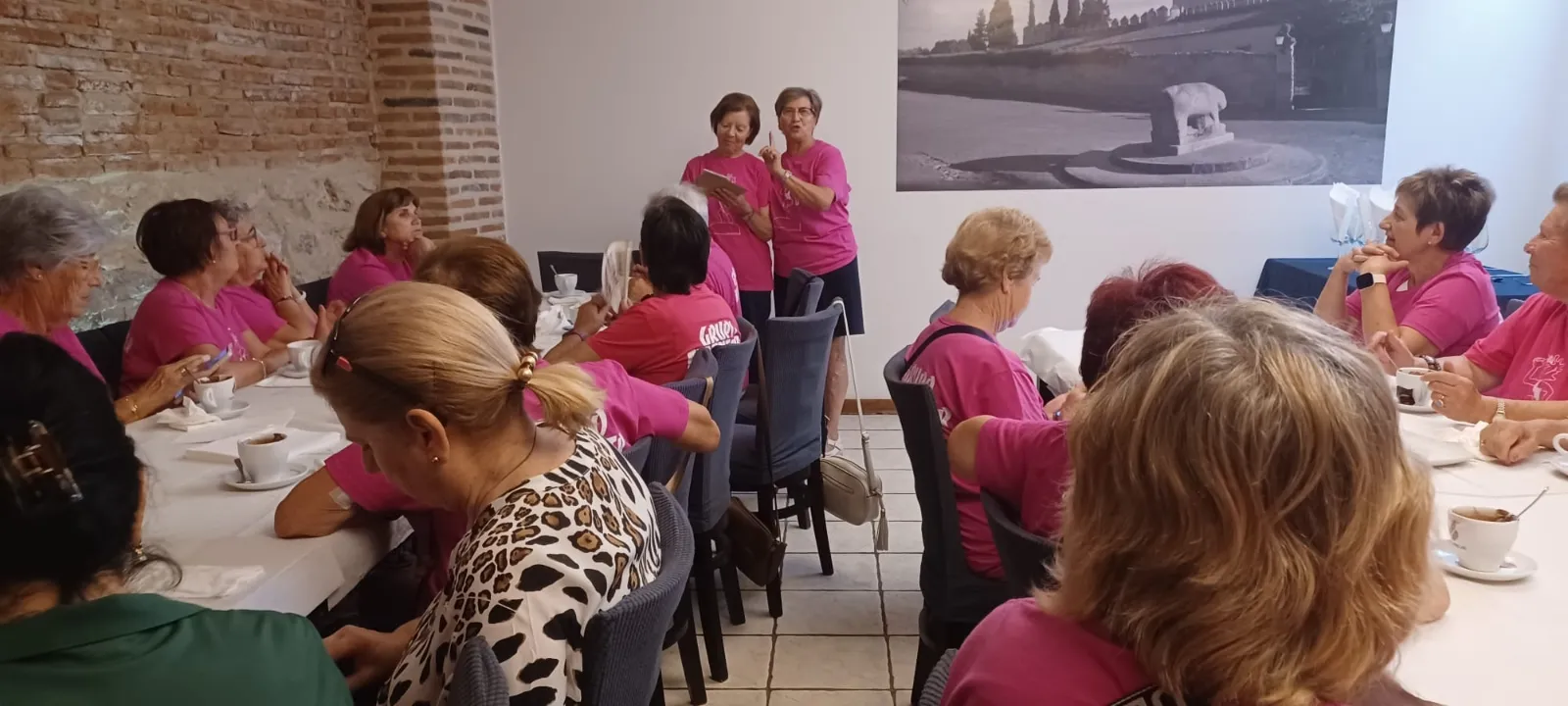 Foto 7 - El taller de gimnasia de Amanecer cierra el curso tomando chocolate con churros