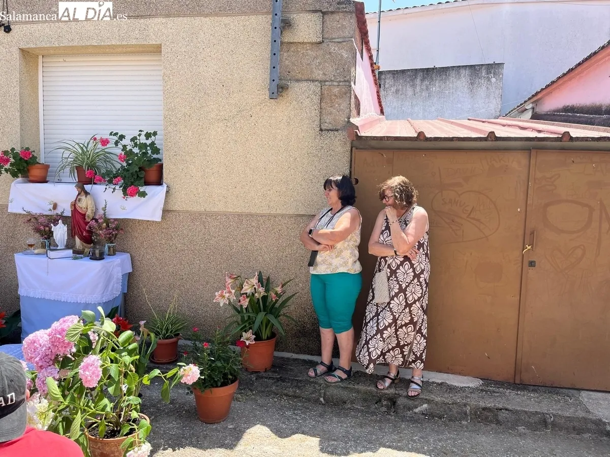 La celebración del Corpus Christi en Yecla de Yeltes contó con dos altares en el recorrido y la bendición de dos niños