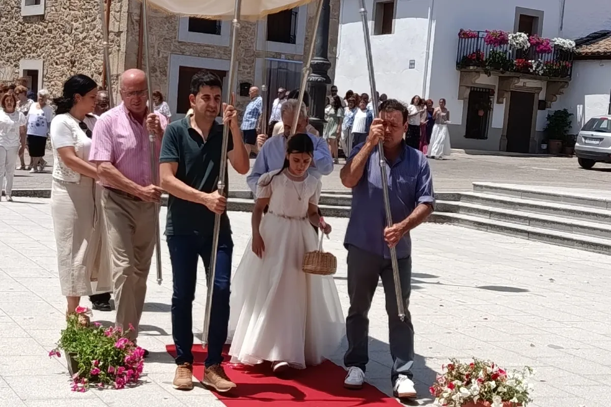 Celebración del Corpus Christi en Valderrodrigo / CARMEN ENCINAS
