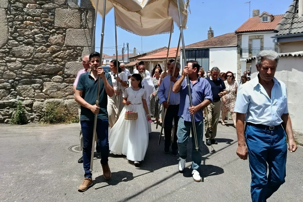 Celebración del Corpus Christi en Valderrodrigo / CARMEN ENCINAS