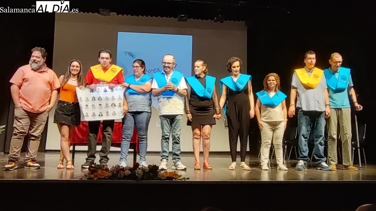 UniverUSAL: Manuel López de Asprodes se gradúa en Vitigudino