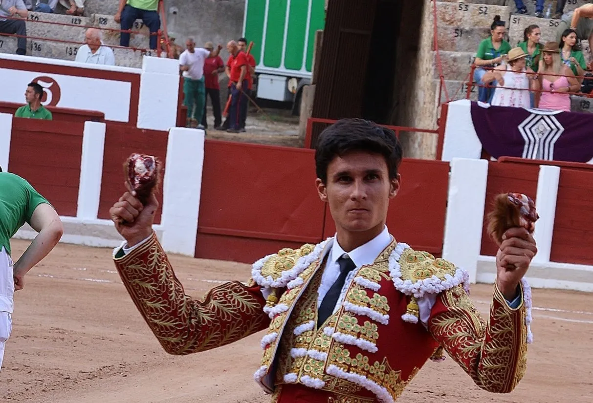 Foto 2 - Diosleguarde, tres orejas y dimensi&oacute;n de torero importante en Zamora