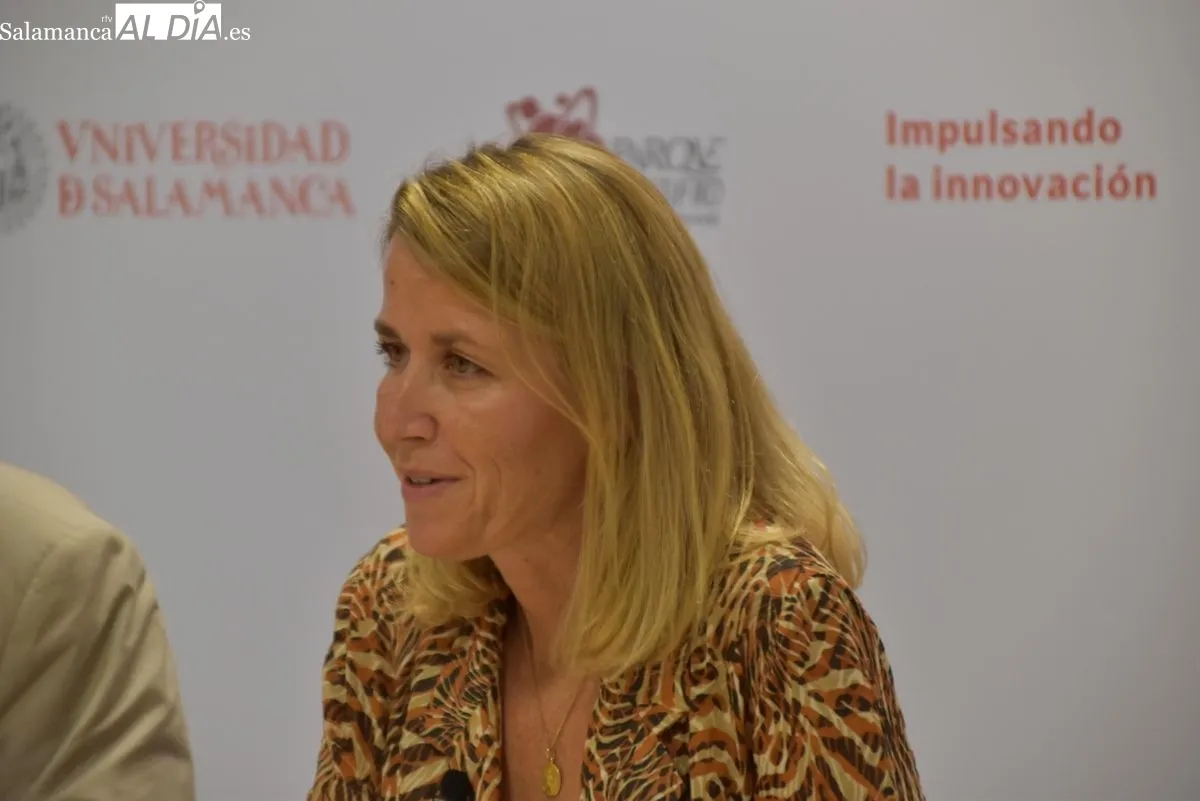 Óscar Lorenzo, delegado del Rector para la Estrategia Institucional en Investigación, Transferencia e Internacionalización de la USAL, Verónica Herrando, directora general de Europ Assistance en España y Jesús Blanco Martínez, gerente del Servicio Público
