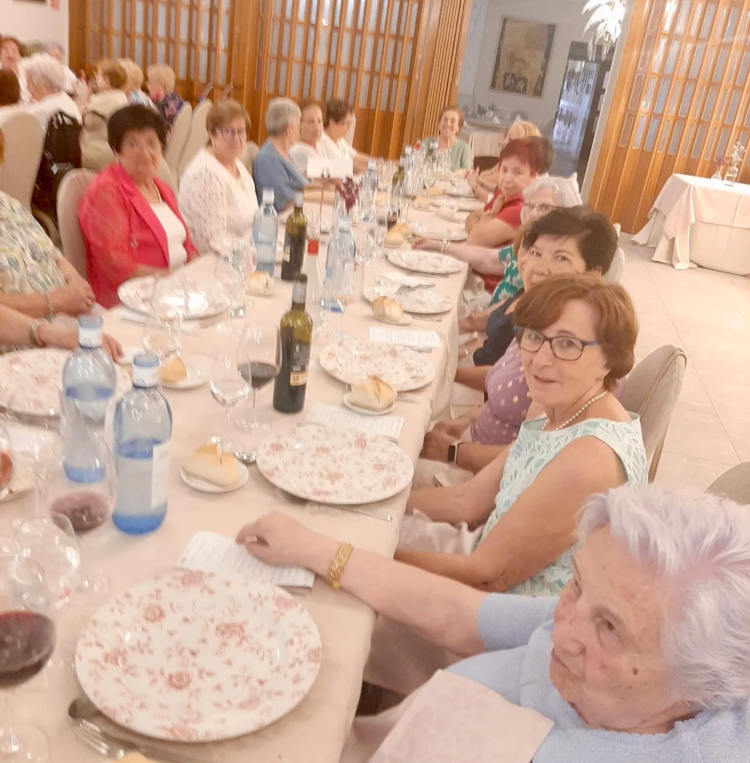 Foto 7 - El Programa Vive dice adi&oacute;s al curso con una animada comida