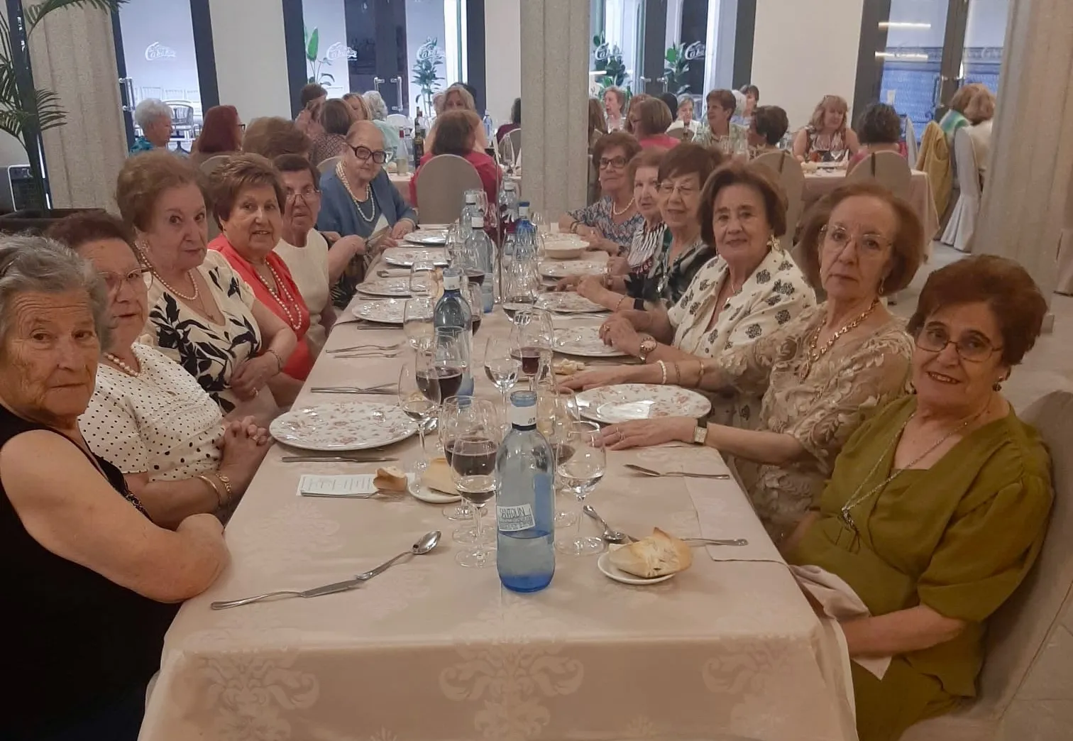 Foto 3 - El Programa Vive dice adi&oacute;s al curso con una animada comida