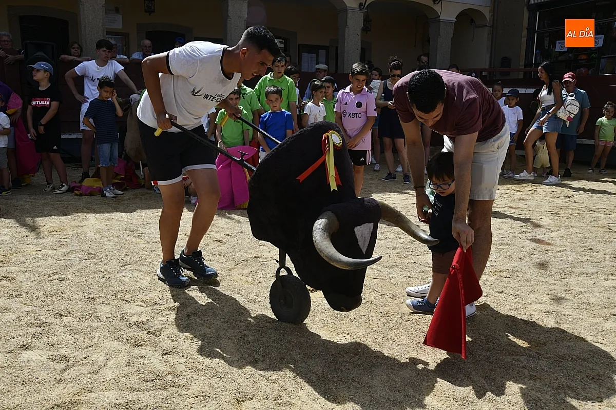 Encierro infantil durante el Corpus de La Fuente de San Esteban/ Fotos: Adrián M.Pastor