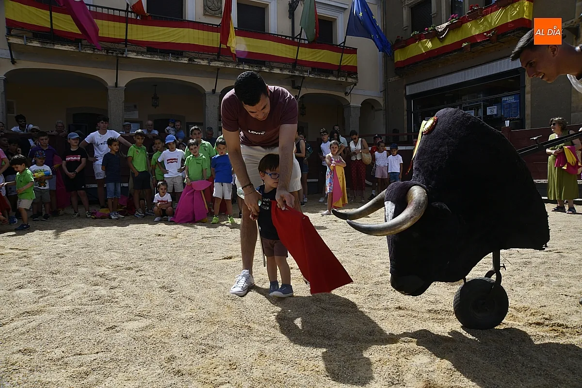 Encierro infantil durante el Corpus de La Fuente de San Esteban/ Fotos: Adrián M.Pastor
