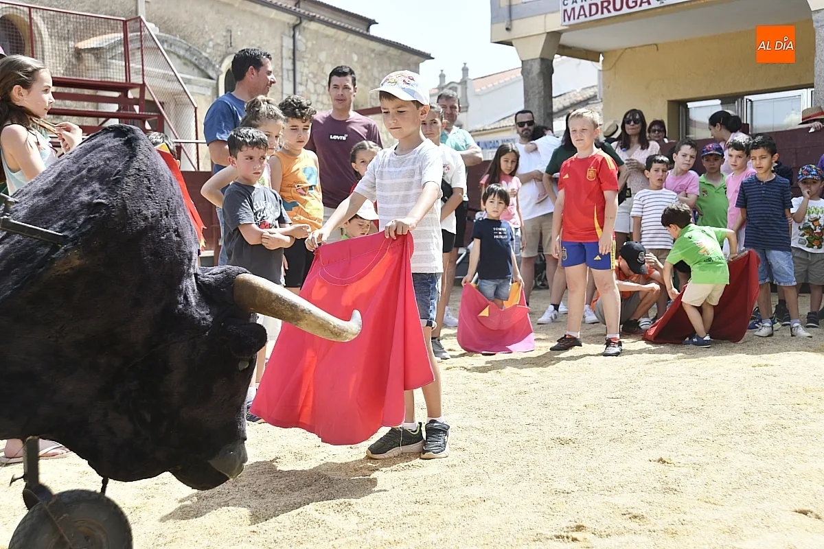 Encierro infantil durante el Corpus de La Fuente de San Esteban/ Fotos: Adrián M.Pastor