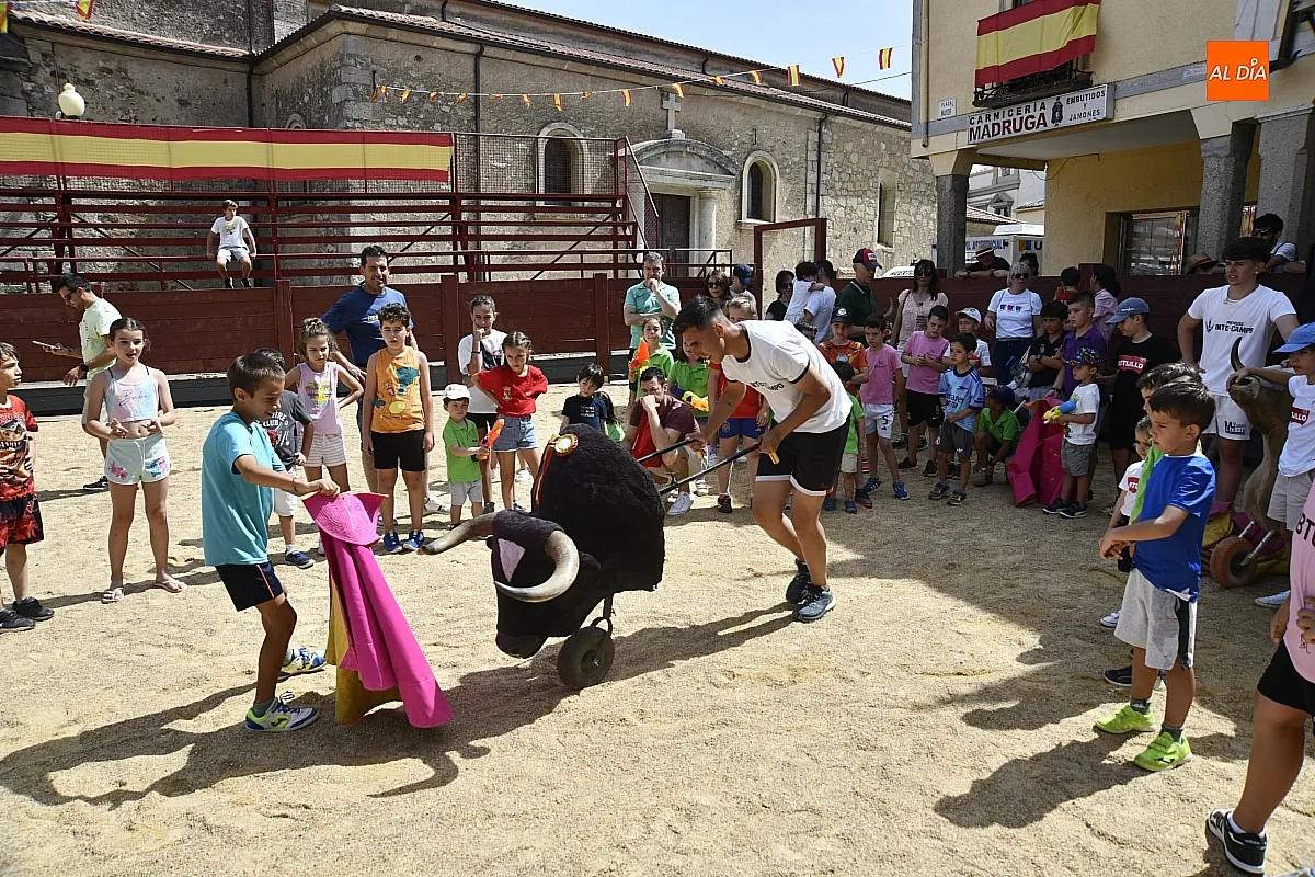 Encierro infantil durante el Corpus de La Fuente de San Esteban/ Fotos: Adrián M.Pastor
