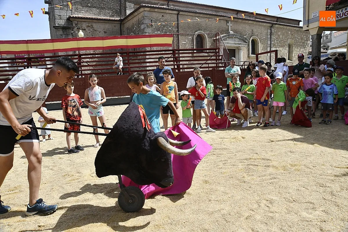Encierro infantil durante el Corpus de La Fuente de San Esteban/ Fotos: Adrián M.Pastor
