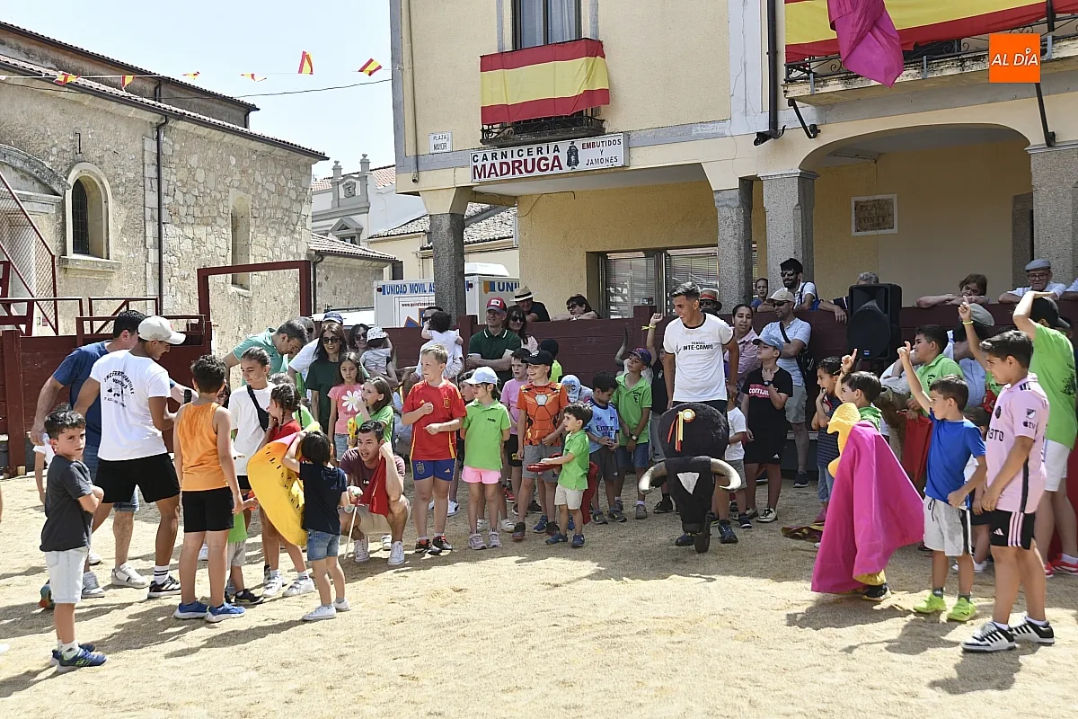 Encierro infantil durante el Corpus de La Fuente de San Esteban/ Fotos: Adrián M.Pastor