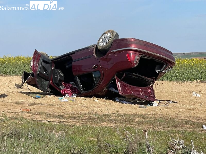 Herido y atrapado un conductor en accidente en la CL-517, Villarmayor