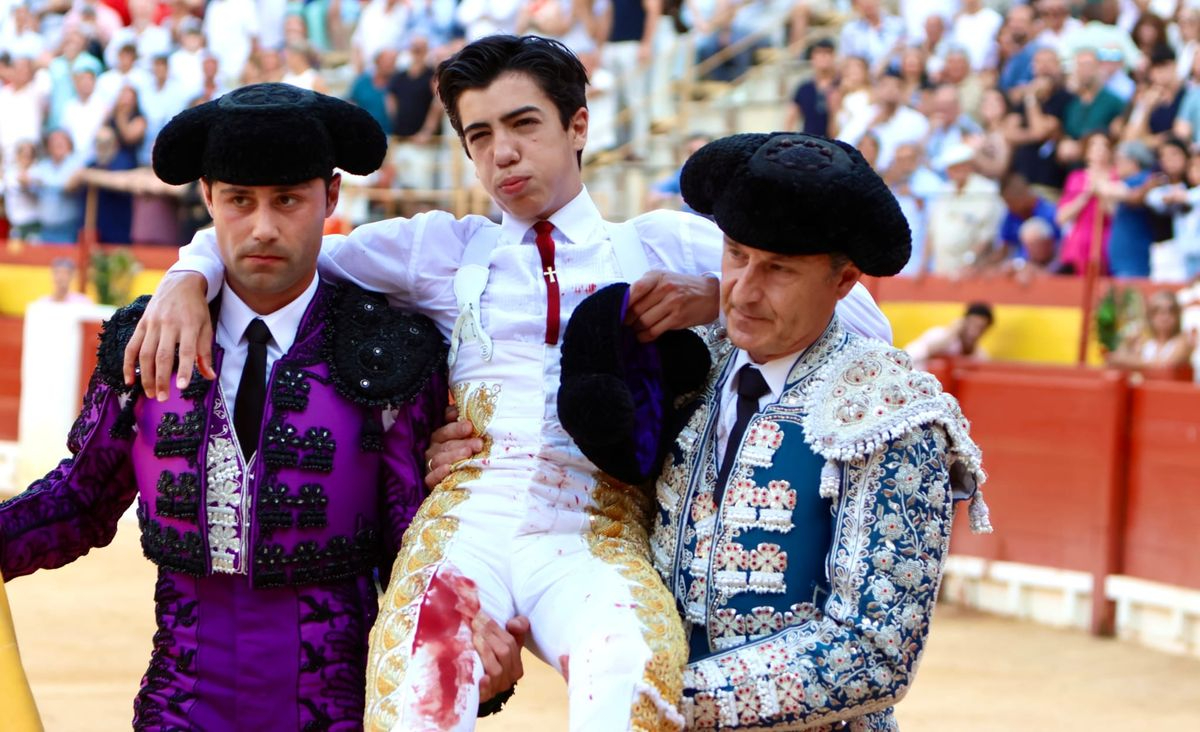 El torero Marco Pérez sufre una fisura de cadera tras un percance en Alicante