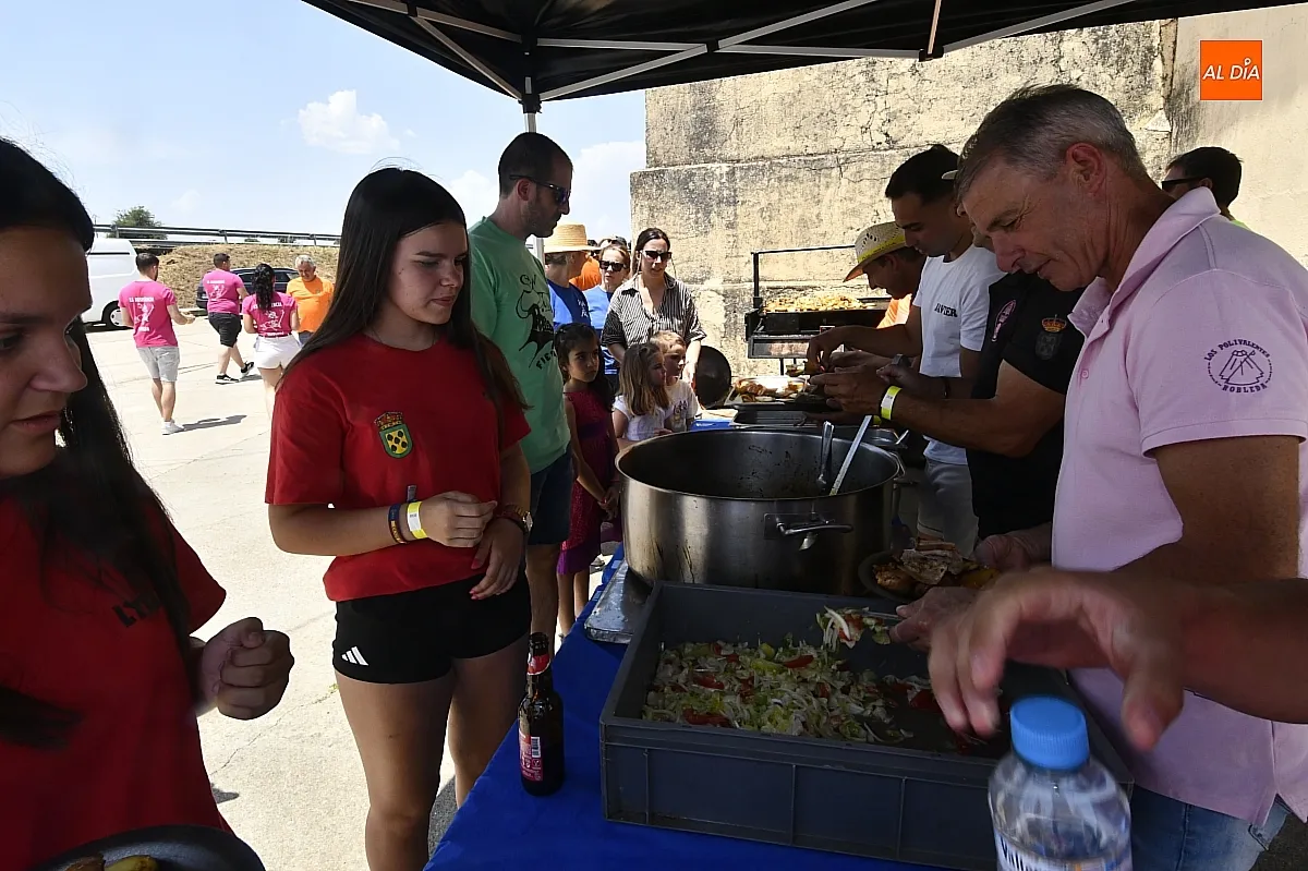 Comida peñas fiestas de San Juan en Robleda/ Fotos: Adrián M.Pastor