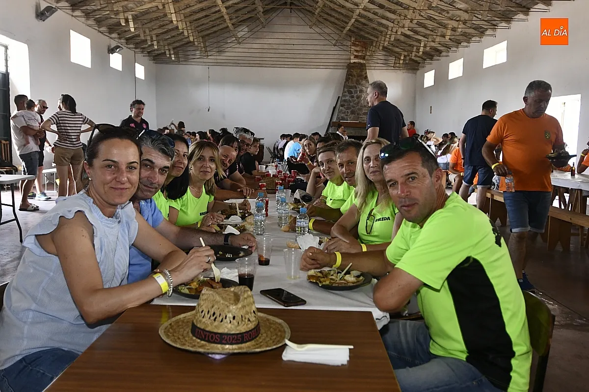 Comida peñas fiestas de San Juan en Robleda/ Fotos: Adrián M.Pastor