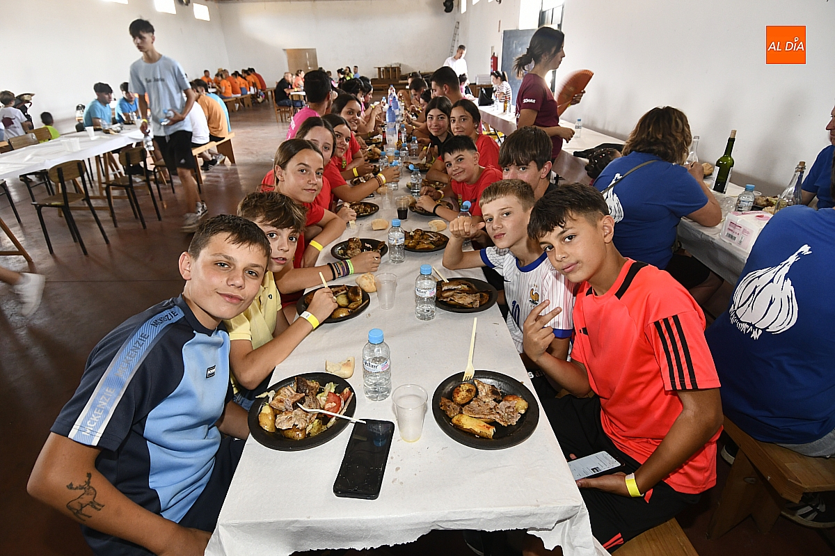 Peñas de Robleda congregan 160 personas  comida popular  pone fin fiestas San Juan