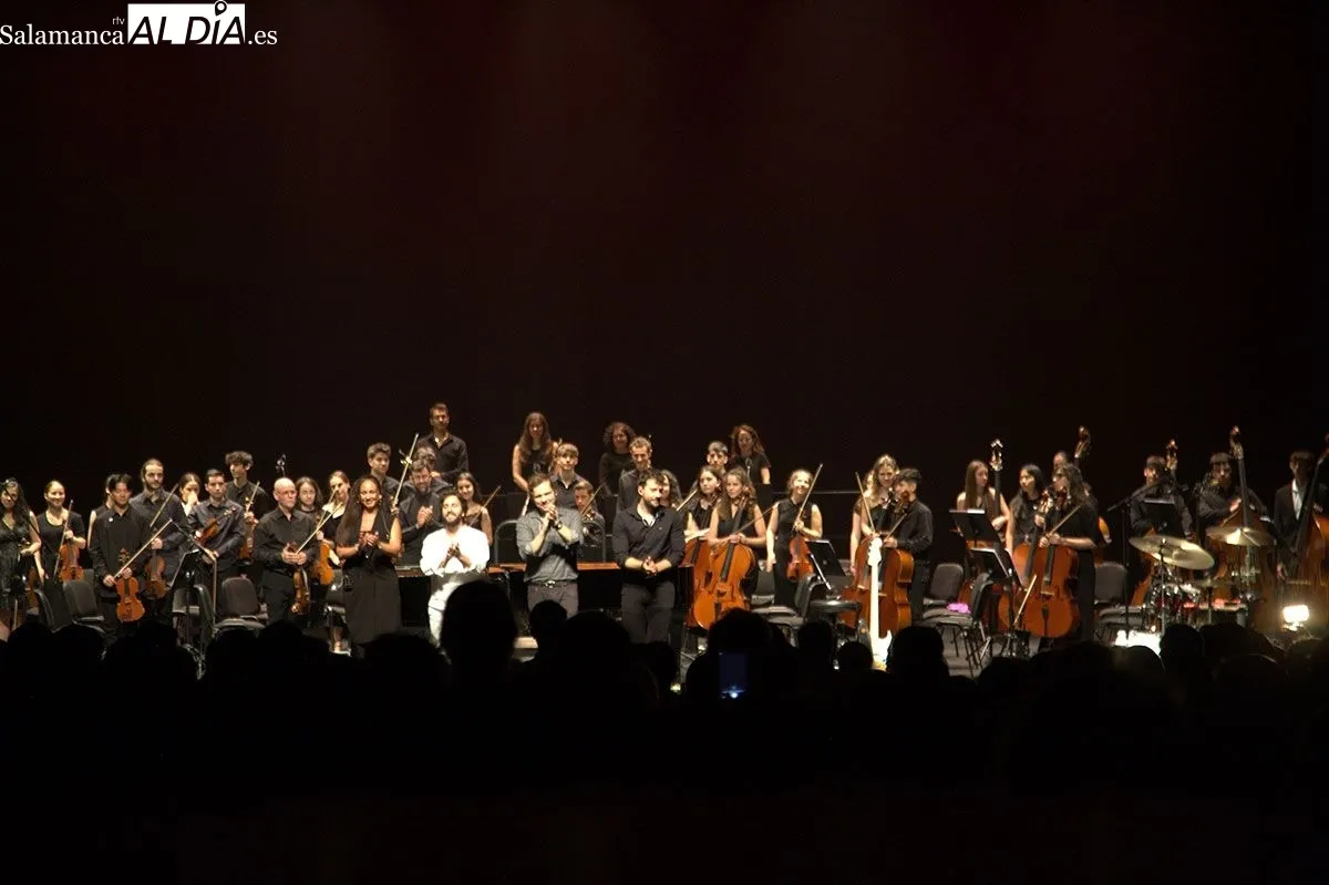 Concierto en el CAEM de la Joven Orquesta Sinfónica Ciudad de Salamanca con  Chico Pérez