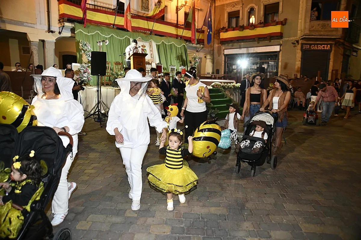 Pregón y desfile carrozas Corte de Honor/ Fotos: Adrián M.Pastor