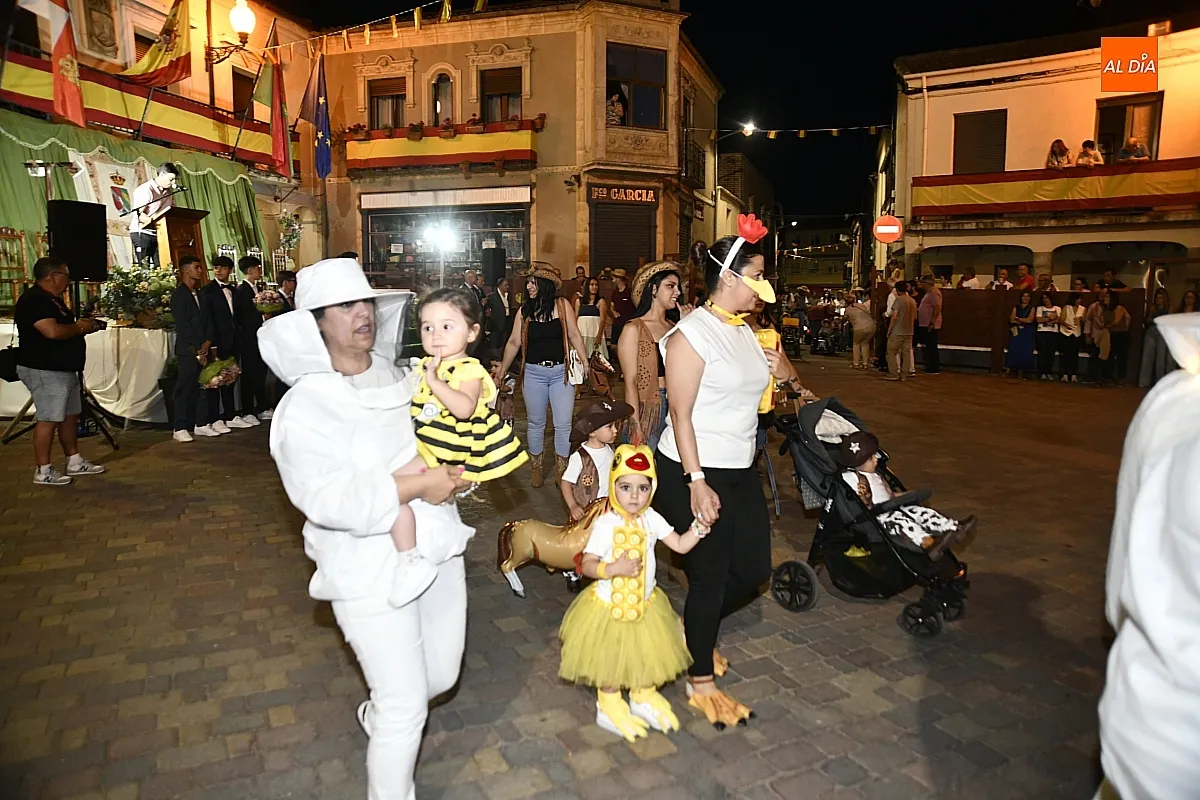 Pregón y desfile carrozas Corte de Honor/ Fotos: Adrián M.Pastor