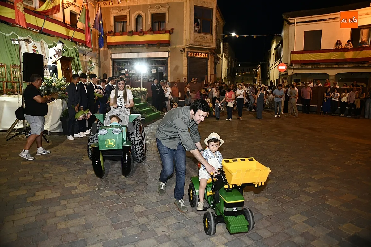 Pregón y desfile carrozas Corte de Honor/ Fotos: Adrián M.Pastor