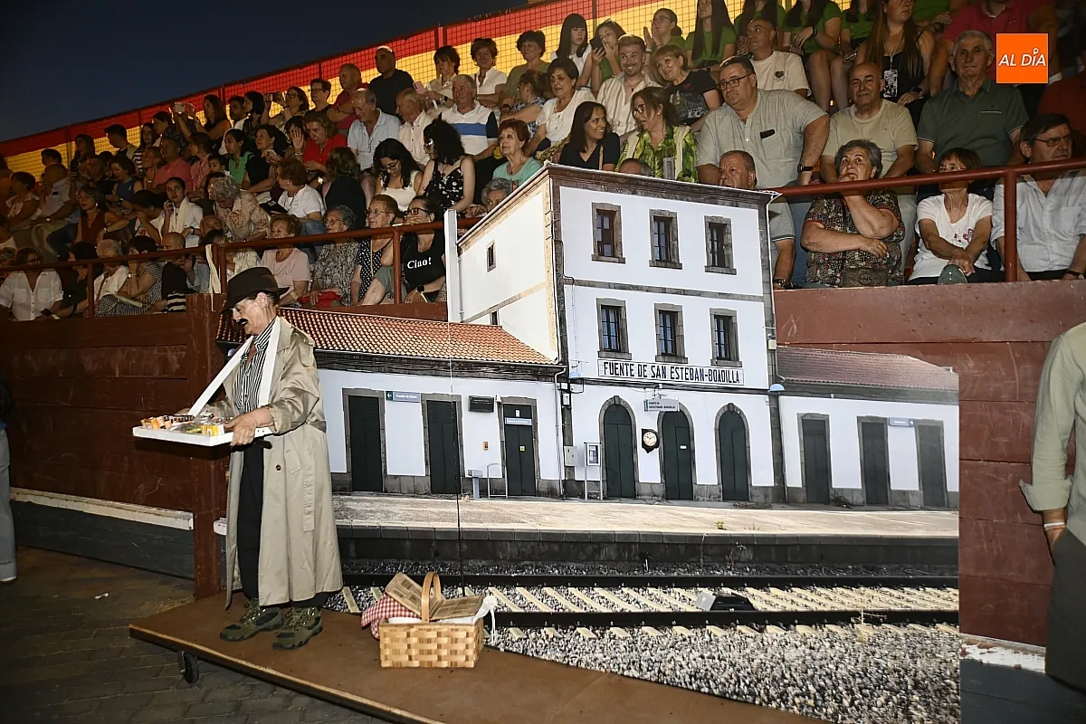 Pregón y desfile carrozas Corte de Honor/ Fotos: Adrián M.Pastor
