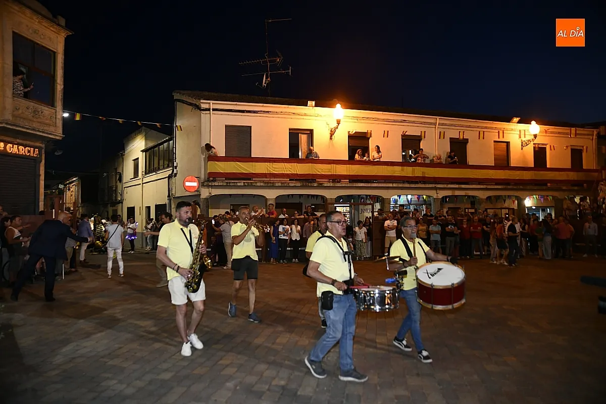 Pregón y desfile carrozas Corte de Honor/ Fotos: Adrián M.Pastor