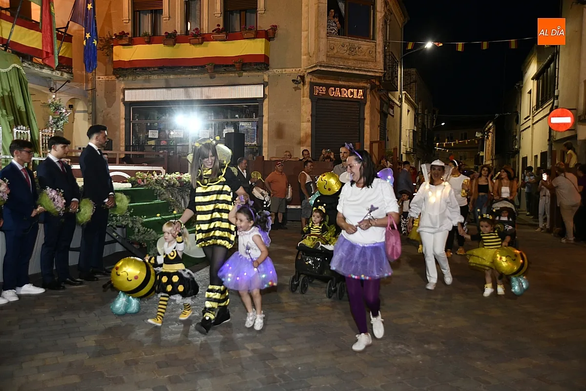 Pregón y desfile carrozas Corte de Honor/ Fotos: Adrián M.Pastor