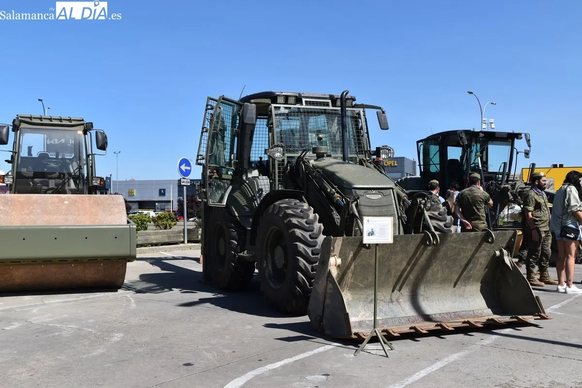 Inauguración de los actos del Día Fuerzas Armadas en el Centro Comercial El Tormes. Foto de Vanesa Martins