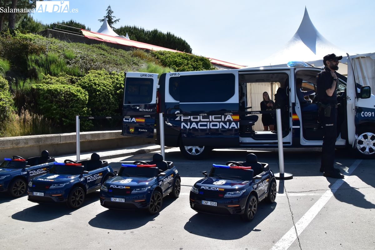 FOTOS | El Centro Comercial El Tormes celebra el Día de las Fuerzas Armadas en Salamanca 