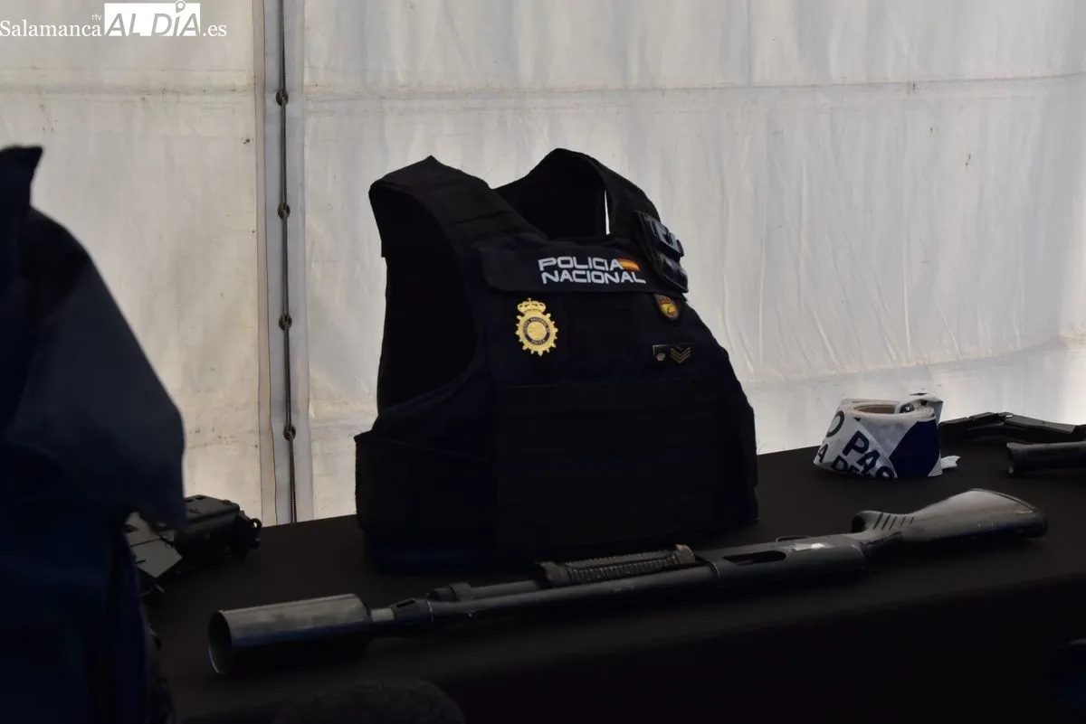 Inauguración de los actos del Día Fuerzas Armadas en el Centro Comercial El Tormes. Foto de Vanesa Martins