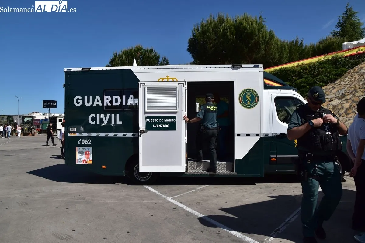 Inauguración de los actos del Día Fuerzas Armadas en el Centro Comercial El Tormes. Foto de Vanesa Martins
