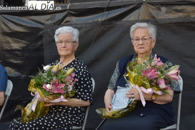 Foto 11 - &ldquo;Sois la ra&iacute;z de este pueblo&rdquo;: el emotivo mensaje de Encinas de Arriba a sus mayores