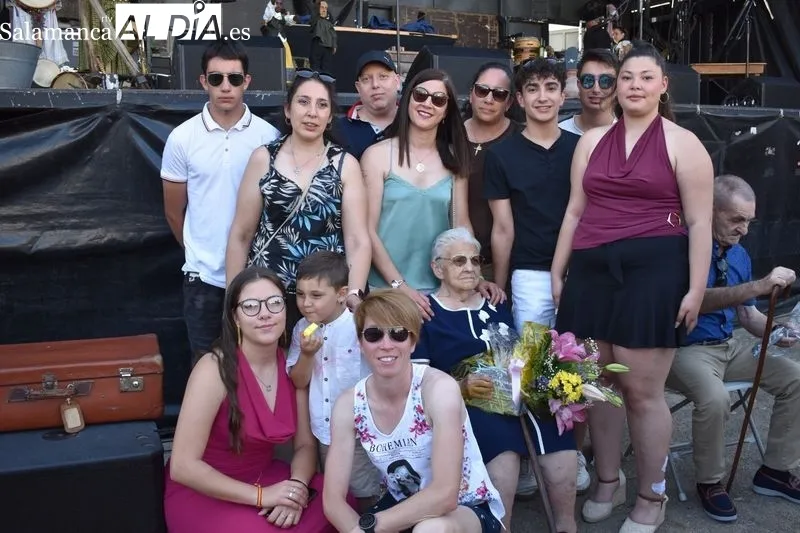 Foto 3 - &ldquo;Sois la ra&iacute;z de este pueblo&rdquo;: el emotivo mensaje de Encinas de Arriba a sus mayores