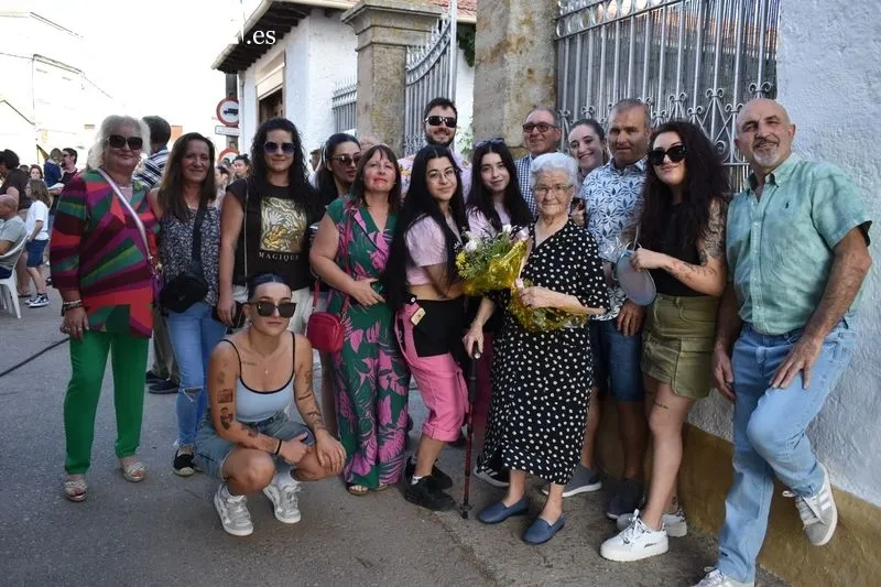 Foto 2 - &ldquo;Sois la ra&iacute;z de este pueblo&rdquo;: el emotivo mensaje de Encinas de Arriba a sus mayores