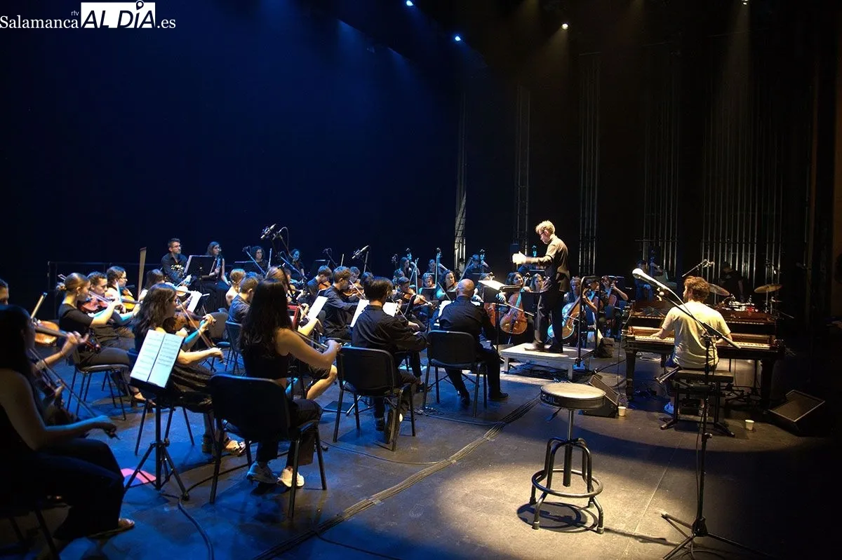 Concierto en el CAEM de la Joven Orquesta Sinfónica Ciudad de Salamanca con  Chico Pérez