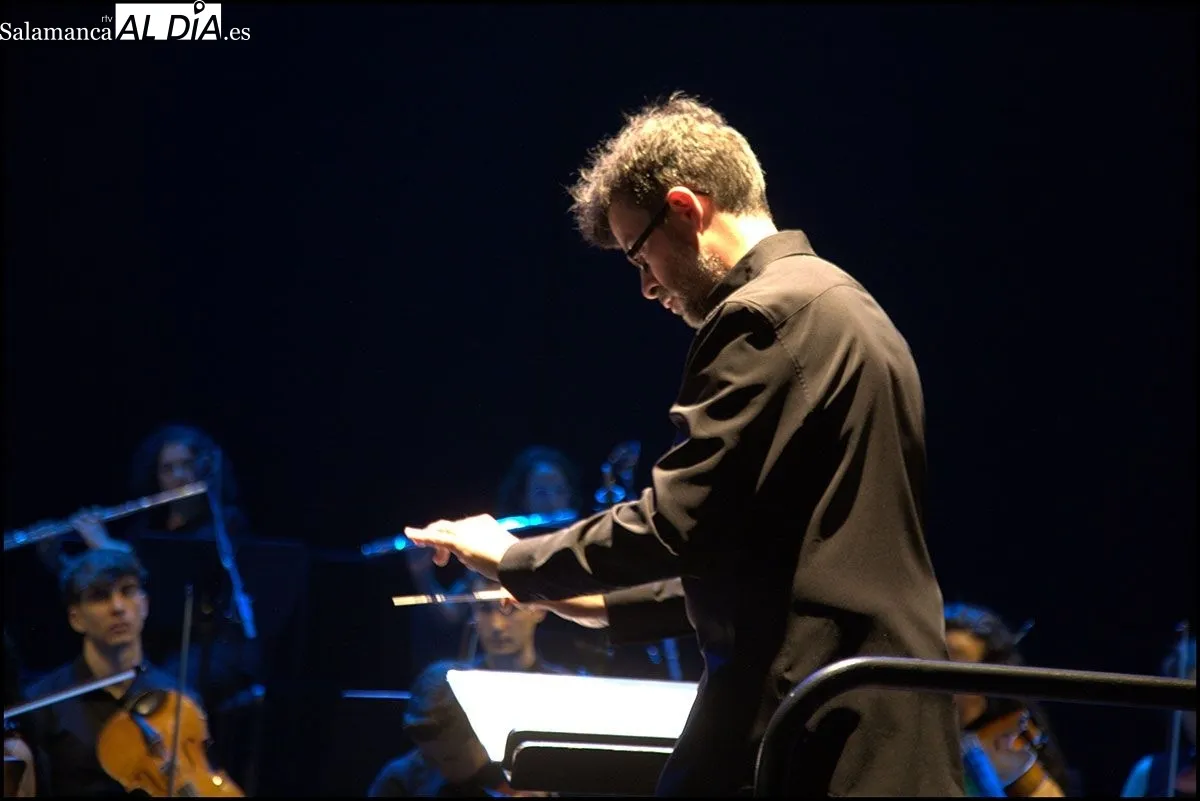 Concierto en el CAEM de la Joven Orquesta Sinfónica Ciudad de Salamanca con  Chico Pérez