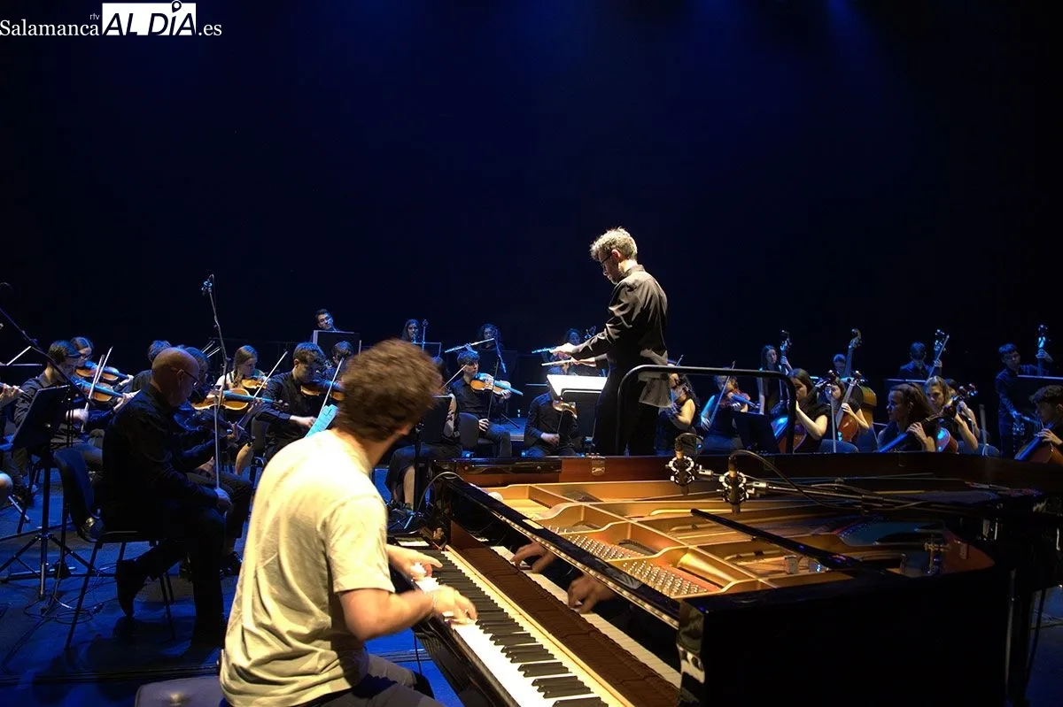 Concierto en el CAEM de la Joven Orquesta Sinfónica Ciudad de Salamanca con  Chico Pérez