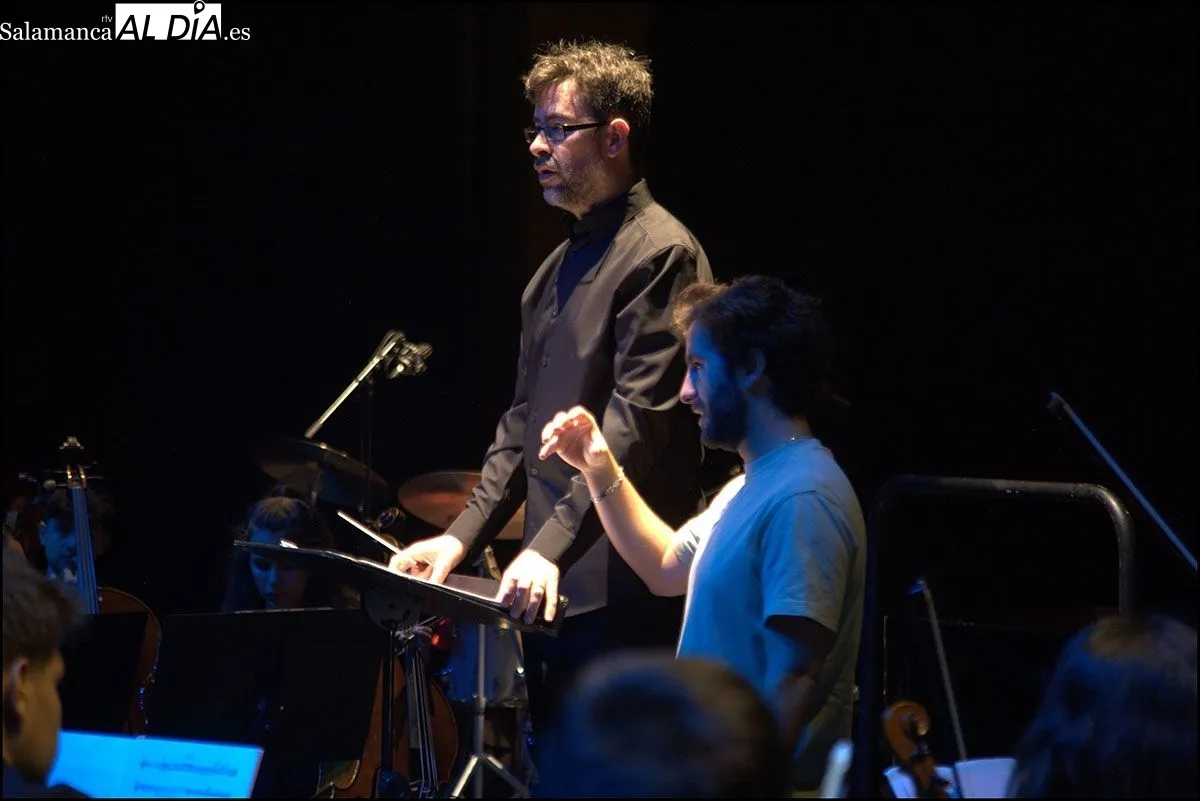 Concierto en el CAEM de la Joven Orquesta Sinfónica Ciudad de Salamanca con  Chico Pérez