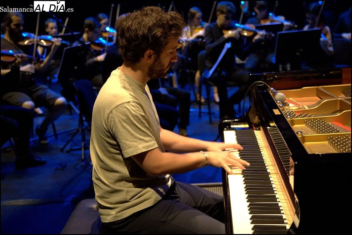 Concierto en el CAEM de la Joven Orquesta Sinfónica Ciudad de Salamanca con  Chico Pérez