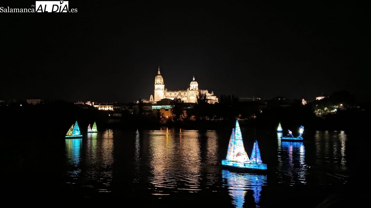 La Escuela de Circo Santiago Uno deslumbró en Fácyl con sus Barcos de Fuego 