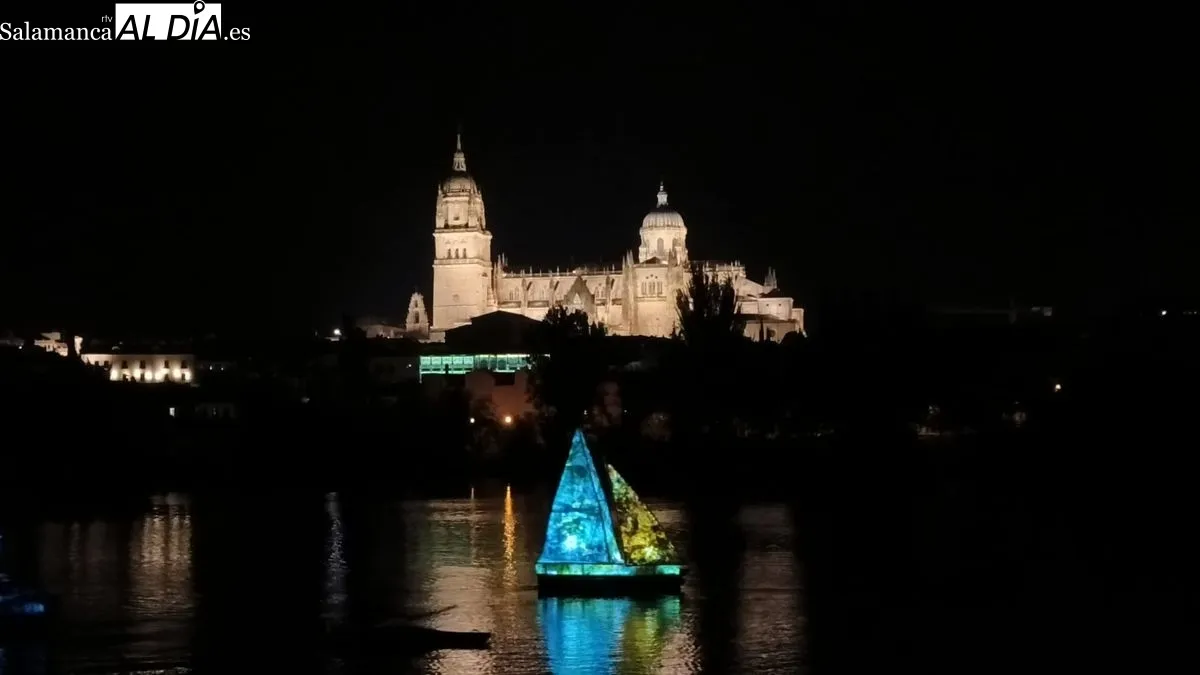 Espectáculo de la Escuela de Circo Santiago Uno junto al río Tormes. Foto de Toni Sánchez