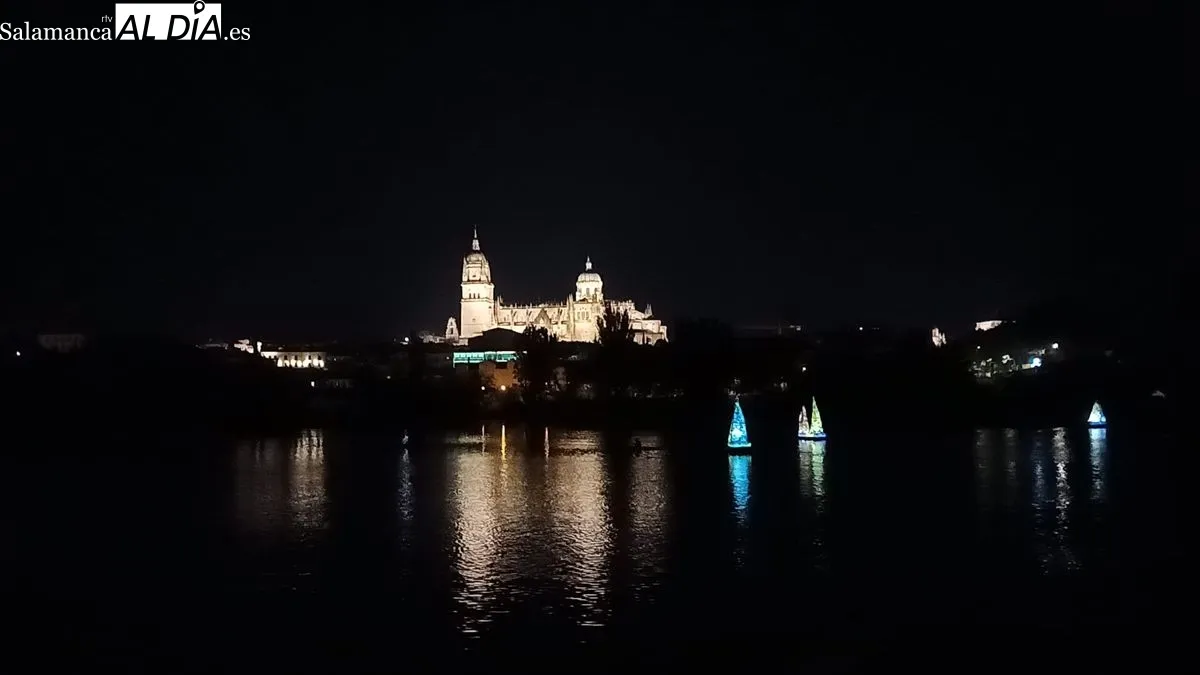 Espectáculo de la Escuela de Circo Santiago Uno junto al río Tormes. Foto de Toni Sánchez