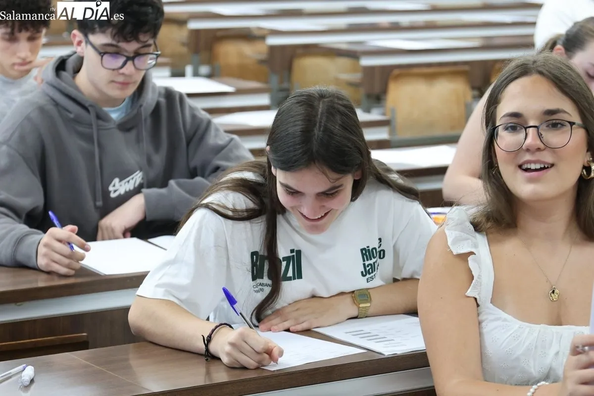 Preparativos del primer examen de la PAU en la Facultad de Ciencias de la Universidad de Salamanca. Foto de David Sañudo