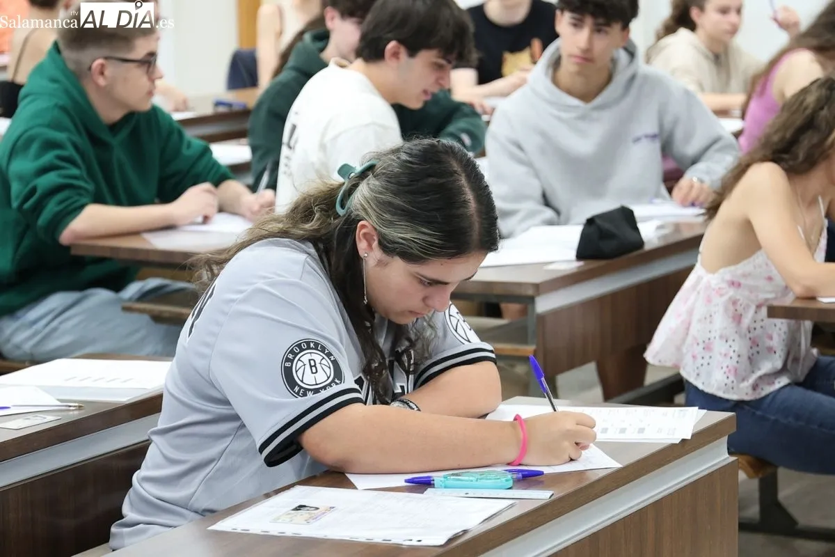 Preparativos del primer examen de la PAU en la Facultad de Ciencias de la Universidad de Salamanca. Foto de David Sañudo