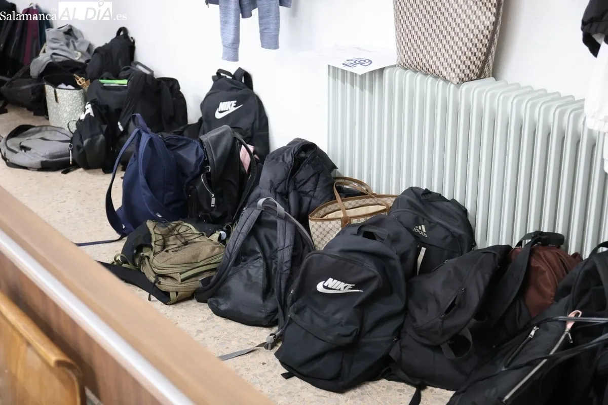 Preparativos del primer examen de la PAU en la Facultad de Ciencias de la Universidad de Salamanca. Foto de David Sañudo