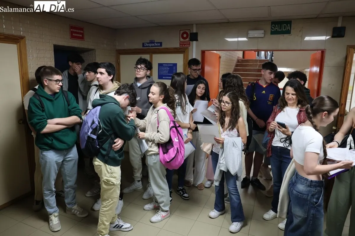 Preparativos del primer examen de la PAU en la Facultad de Ciencias de la Universidad de Salamanca. Foto de David Sañudo