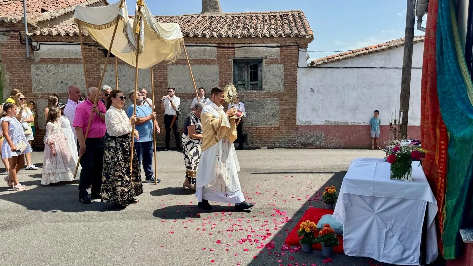 Foto 7 - El Campo de Pe&ntilde;aranda se echa a las calles para vivir el Corpus, d&iacute;a grande de sus fiestas