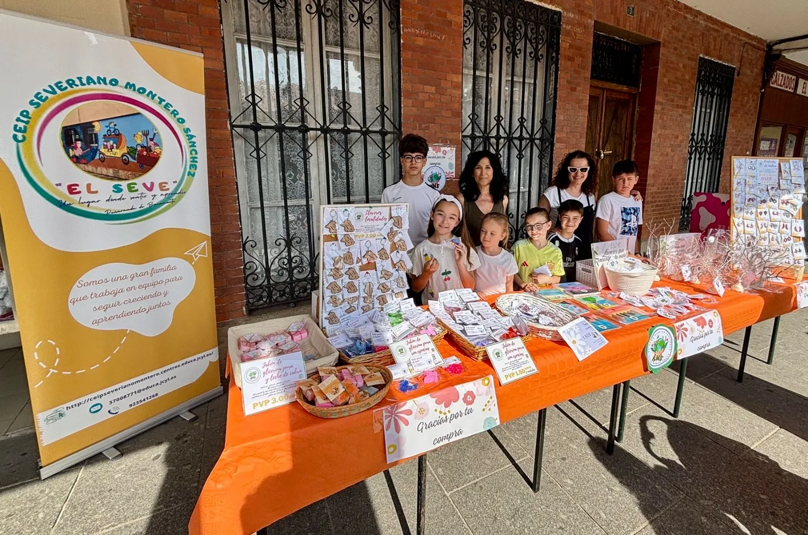 Foto 9 - El Seve lleva su original empresa &lsquo;Fabricando Ilusiones&rsquo; y sus productos artesanales al mercadillo