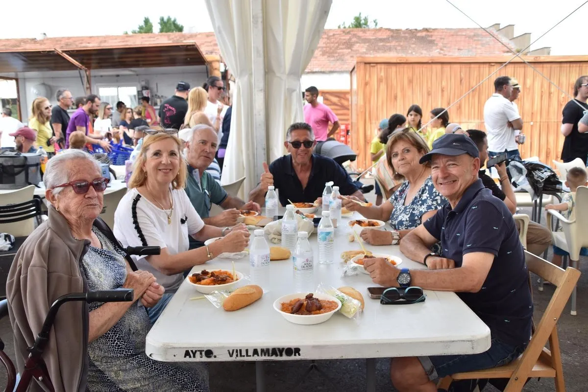 Comida Popular en las fiestas de Villamayor. Foto de Vanesa Martins